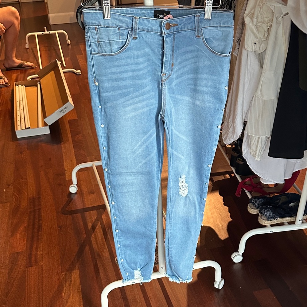Stylish Light Blue Cropped Jeans with Pearl Accents